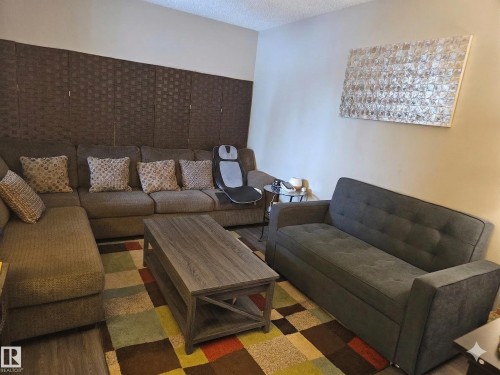 View of living area - 223 Kaskitayo Crest, Edmonton, AB - Indoor Photo Showing Living Room