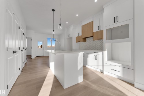 281 Munn Way, Leduc, AB - Indoor Photo Showing Kitchen With Upgraded Kitchen