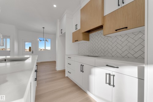 281 Munn Way, Leduc, AB - Indoor Photo Showing Kitchen