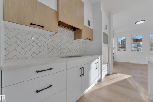 281 Munn Way, Leduc, AB - Indoor Photo Showing Kitchen