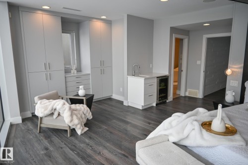 9509 99B Street, Edmonton, AB - Indoor Photo Showing Bedroom