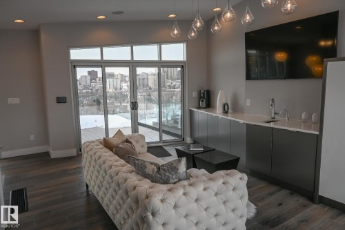 9509 99B Street, Edmonton, AB - Indoor