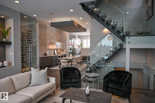 9509 99B Street, Edmonton, AB - Indoor