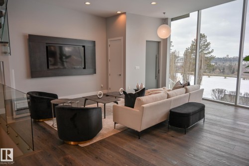 9509 99B Street, Edmonton, AB - Indoor Photo Showing Living Room