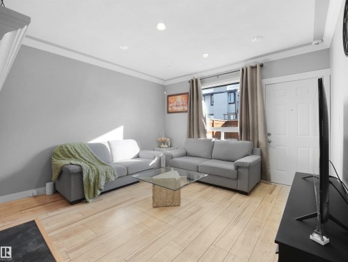 3611 30 Avenue, Edmonton, AB - Indoor Photo Showing Living Room