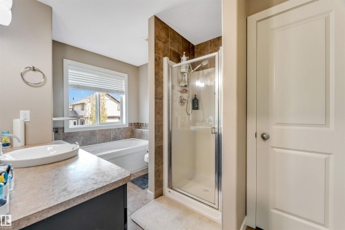 1920 69 St., Edmonton, AB - Indoor Photo Showing Bathroom