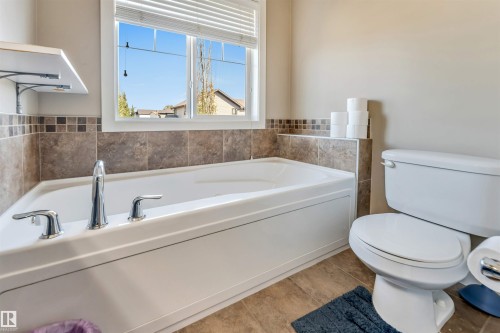 1920 69 St., Edmonton, AB - Indoor Photo Showing Bathroom