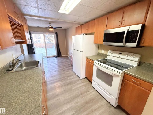 4339 46 Street, Stony Plain, AB - Indoor Photo Showing Kitchen