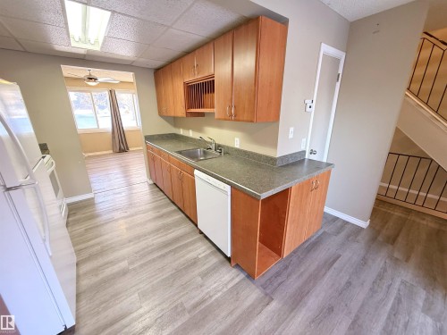 4339 46 Street, Stony Plain, AB - Indoor Photo Showing Kitchen