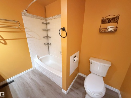 4339 46 Street, Stony Plain, AB - Indoor Photo Showing Bathroom