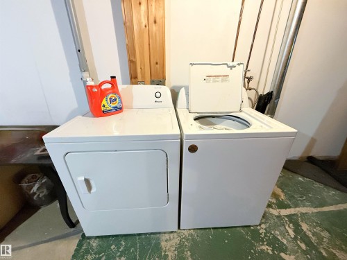 4339 46 Street, Stony Plain, AB - Indoor Photo Showing Laundry Room