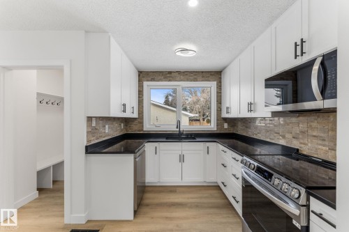 11744 37 Avenue, Edmonton, AB - Indoor Photo Showing Kitchen