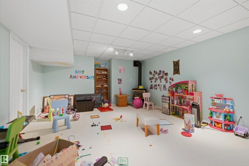 Playroom featuring a paneled ceiling - 444 Breckenridge Lane Nw, Edmonton, AB - Indoor