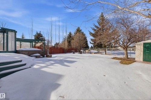 View of snowy yard - 444 Breckenridge Lane Nw, Edmonton, AB - Outdoor