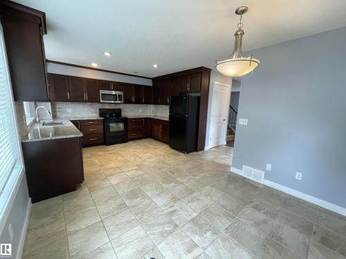 9412 156 Street, Edmonton, AB - Indoor Photo Showing Kitchen