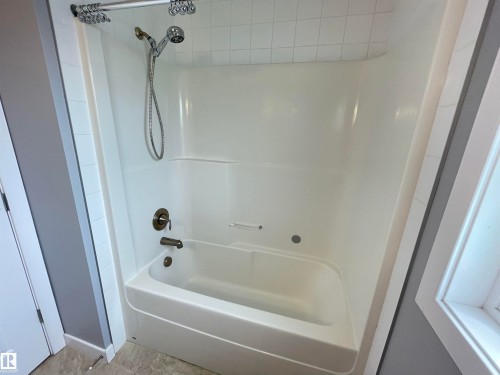 9412 156 Street, Edmonton, AB - Indoor Photo Showing Bathroom