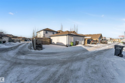 View of asphalt street featuring a residential view - 1157 37 Avenue, Edmonton, AB - Outdoor