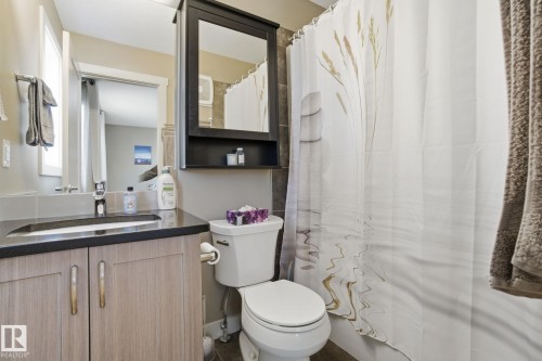 2614 Blue Jay Close, Edmonton, AB - Indoor Photo Showing Bathroom