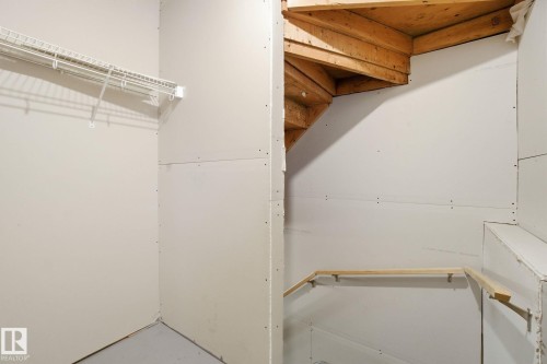 2614 Blue Jay Close, Edmonton, AB - Indoor