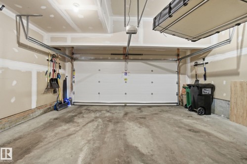 2614 Blue Jay Close, Edmonton, AB - Indoor Photo Showing Garage