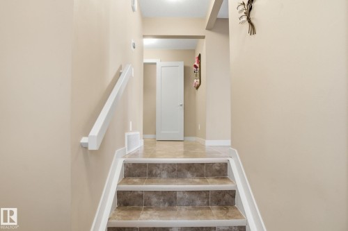 2614 Blue Jay Close, Edmonton, AB - Indoor Photo Showing Other Room