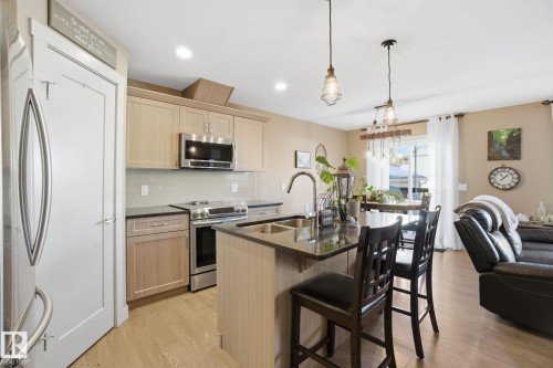 2614 Blue Jay Close, Edmonton, AB - Indoor Photo Showing Kitchen With Double Sink With Upgraded Kitchen