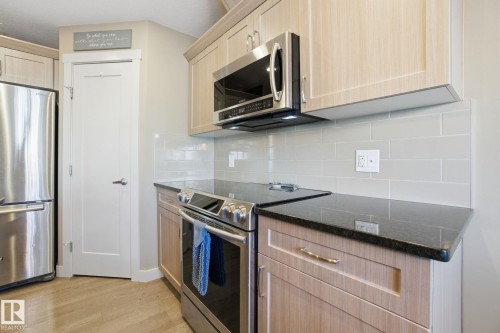 2614 Blue Jay Close, Edmonton, AB - Indoor Photo Showing Kitchen With Upgraded Kitchen