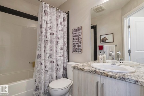 12209 103 Street, Edmonton, AB - Indoor Photo Showing Bathroom