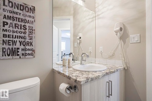 12209 103 Street, Edmonton, AB - Indoor Photo Showing Bathroom