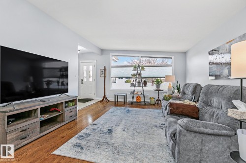 13016 79 Street, Edmonton, AB - Indoor Photo Showing Living Room