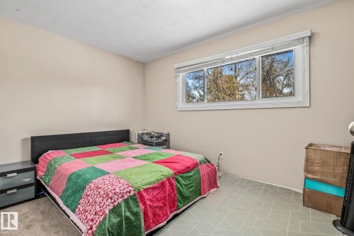 100 Lambert Crescent, St. Albert, AB - Indoor Photo Showing Bedroom