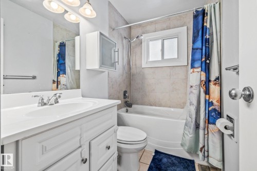 100 Lambert Crescent, St. Albert, AB - Indoor Photo Showing Bathroom