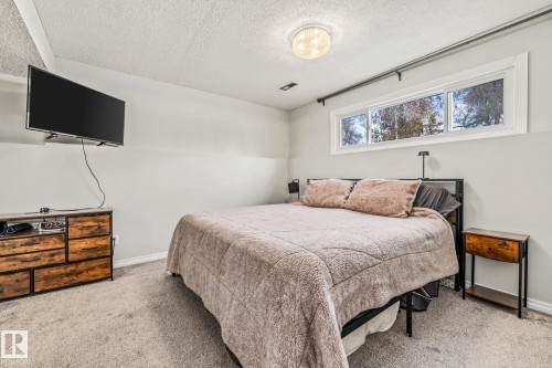 100 Lambert Crescent, St. Albert, AB - Indoor Photo Showing Bedroom