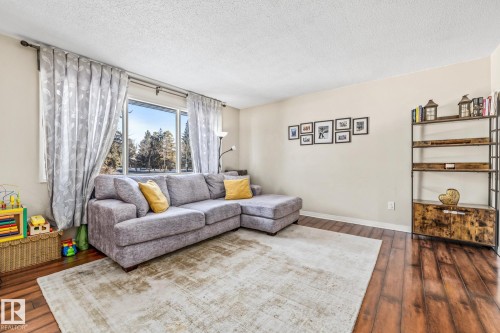 100 Lambert Crescent, St. Albert, AB - Indoor Photo Showing Living Room