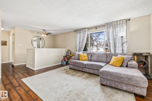 100 Lambert Crescent, St. Albert, AB - Indoor Photo Showing Living Room