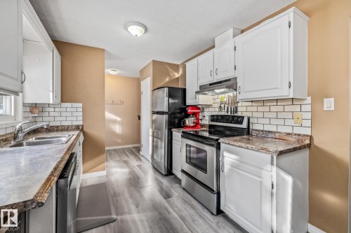 100 Lambert Crescent, St. Albert, AB - Indoor Photo Showing Kitchen With Double Sink
