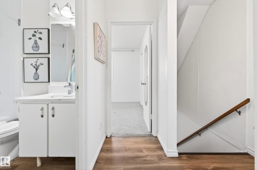 107 Woodstock, Edmonton, AB - Indoor