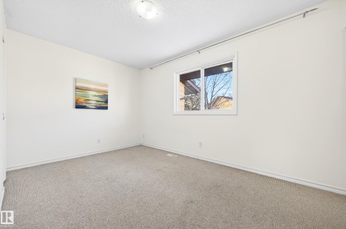 107 Woodstock, Edmonton, AB - Indoor Photo Showing Other Room