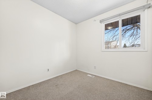 107 Woodstock, Edmonton, AB - Indoor Photo Showing Other Room