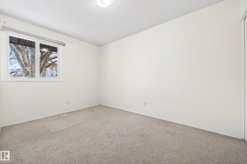 107 Woodstock, Edmonton, AB - Indoor Photo Showing Other Room