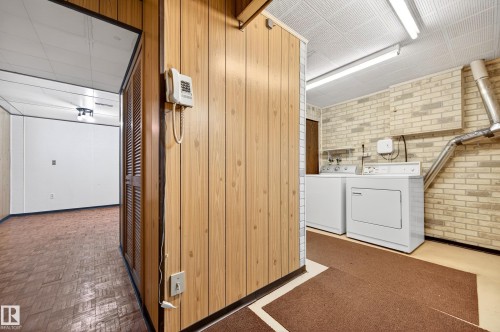 107 Woodstock, Edmonton, AB - Indoor Photo Showing Laundry Room
