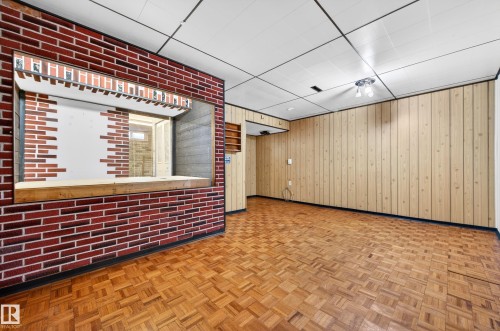 107 Woodstock, Edmonton, AB - Indoor Photo Showing Other Room