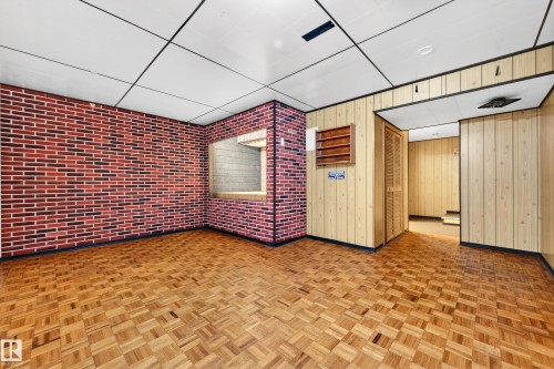 107 Woodstock, Edmonton, AB - Indoor Photo Showing Other Room