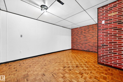 107 Woodstock, Edmonton, AB - Indoor Photo Showing Other Room