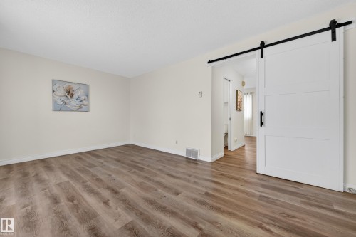 107 Woodstock, Edmonton, AB - Indoor Photo Showing Other Room