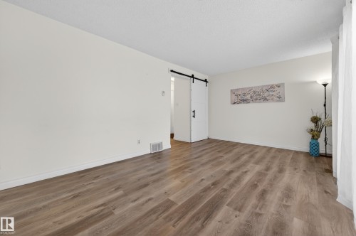 107 Woodstock, Edmonton, AB - Indoor Photo Showing Other Room