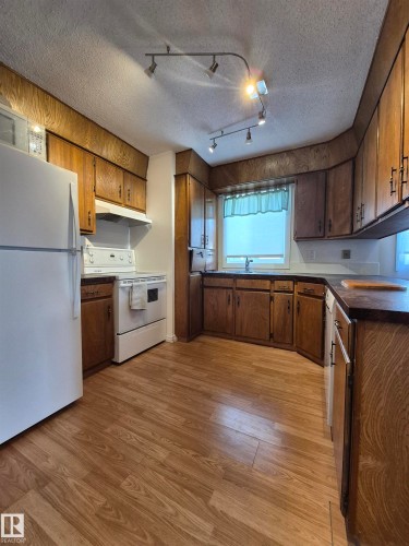 6 9140 149 Street, Edmonton, AB - Indoor Photo Showing Kitchen