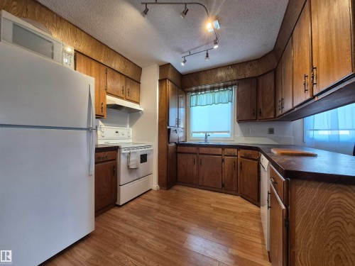6 9140 149 Street, Edmonton, AB - Indoor Photo Showing Kitchen