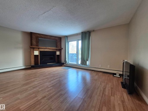 6 9140 149 Street, Edmonton, AB - Indoor Photo Showing Living Room With Fireplace