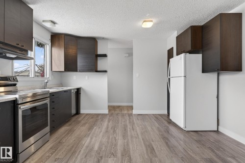 6714 149 Avenue, Edmonton, AB - Indoor Photo Showing Kitchen